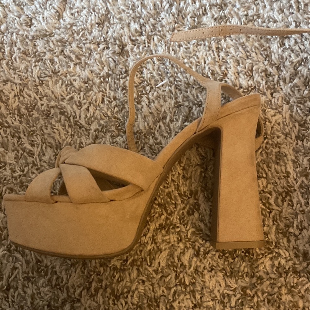 Heels - Picture 2 of 3